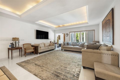 Casa en venta en Miami, Florida, 5 dormitorios № 1969008 - foto 5
