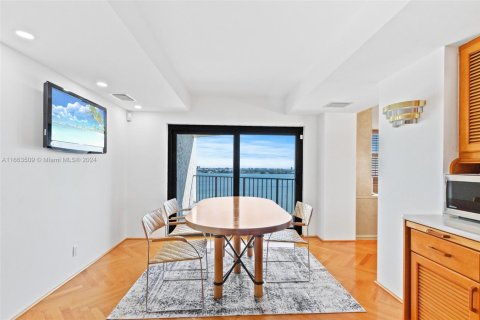 Купить кондоминиум в Майами, Флорида 1 спальня, 215.53м2, № 2054484 - фото 14