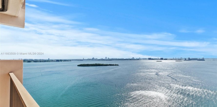 Кондоминиум с 1 спальней в Майами, Флорида № 2054484