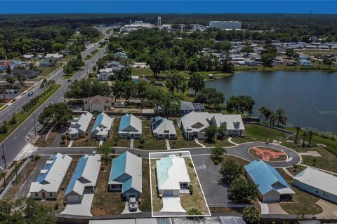 House in Umatilla, Florida 2 bedrooms, 112.41 sq.m. № 1747291 - photo 24