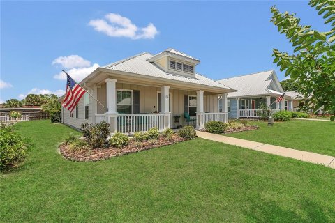 House in Umatilla, Florida 2 bedrooms, 112.41 sq.m. № 1747291 - photo 1