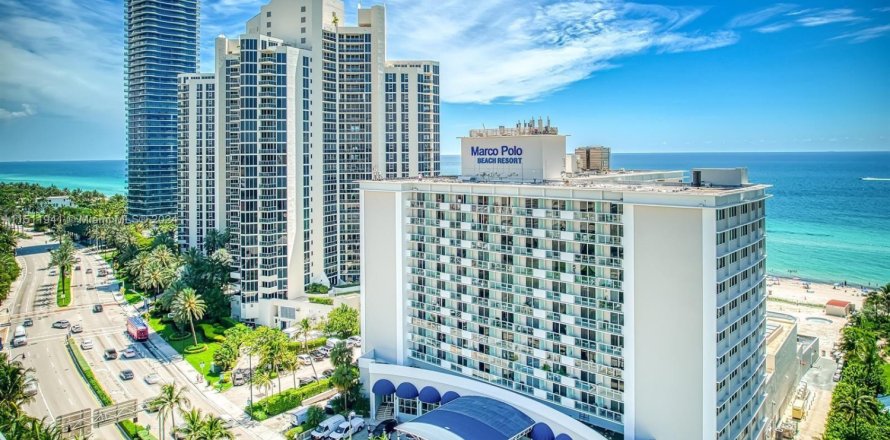 Studio in the Condo in Sunny Isles Beach, Florida № 1694297