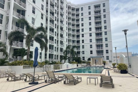Condo in West Palm Beach, Florida  № 2401277 - photo 19