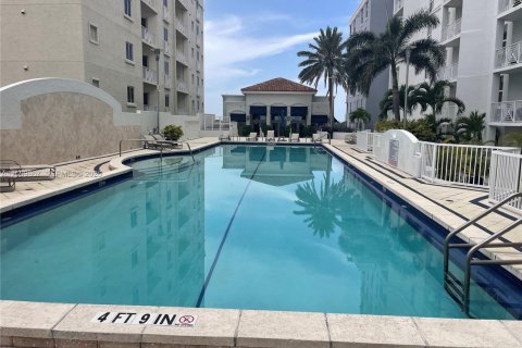 Condo in West Palm Beach, Florida  № 2401277 - photo 17