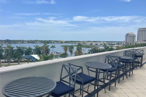 Condo in West Palm Beach, Florida  № 2401277 - photo 29