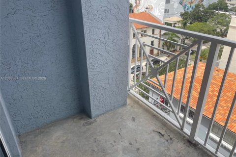 Condo in West Palm Beach, Florida  № 2401277 - photo 14