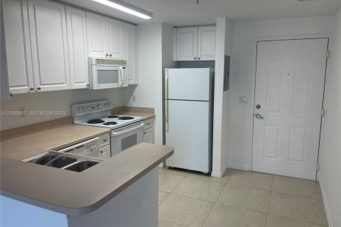 Condo in West Palm Beach, Florida  № 2401277 - photo 2