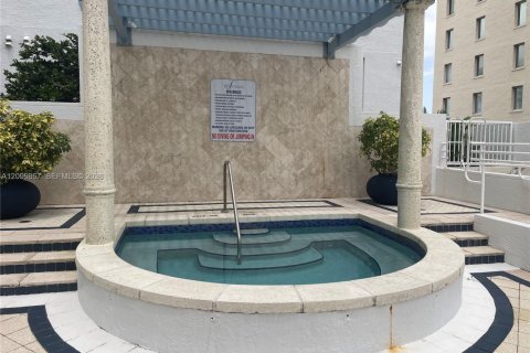 Condo in West Palm Beach, Florida  № 2401277 - photo 18