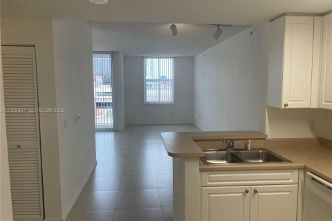 Condo in West Palm Beach, Florida  № 2401277 - photo 3