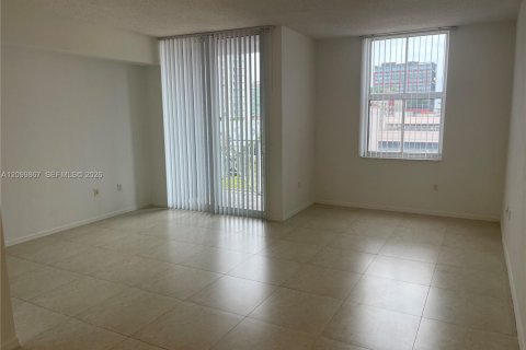 Condo in West Palm Beach, Florida  № 2401277 - photo 5