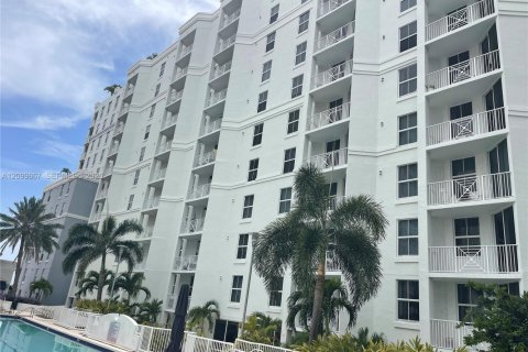 Condo in West Palm Beach, Florida  № 2401277 - photo 20