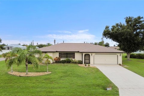 House in Port Charlotte, Florida 3 bedrooms, 163.6 sq.m. № 1844252 - photo 1