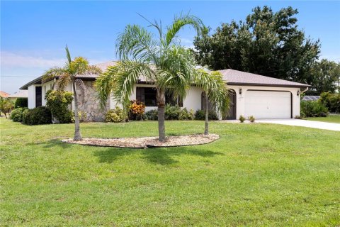 House in Port Charlotte, Florida 3 bedrooms, 163.6 sq.m. № 1844252 - photo 5