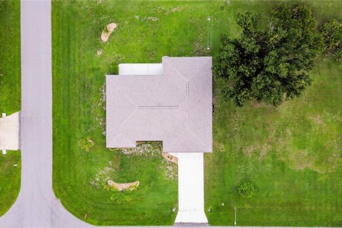 House in Port Charlotte, Florida 3 bedrooms, 163.6 sq.m. № 1844252 - photo 2