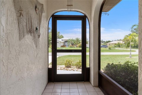 House in Port Charlotte, Florida 3 bedrooms, 163.6 sq.m. № 1844252 - photo 7