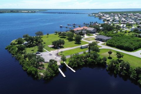 House in Port Charlotte, Florida 3 bedrooms, 163.6 sq.m. № 1844252 - photo 3