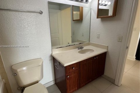 Condo in Miami, Florida, 1 bedroom  № 1977208 - photo 16
