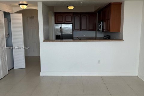 Condo in Miami, Florida, 1 bedroom  № 1977208 - photo 6