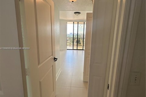Condo in Miami, Florida, 1 bedroom  № 1977208 - photo 18