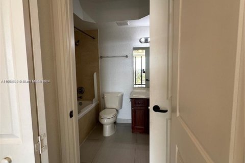 Condo in Miami, Florida, 1 bedroom  № 1977208 - photo 15