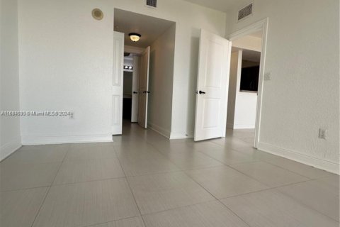 Condo in Miami, Florida, 1 bedroom  № 1977208 - photo 12