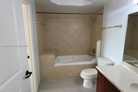 Condo in Miami, Florida, 1 bedroom  № 1977208 - photo 17