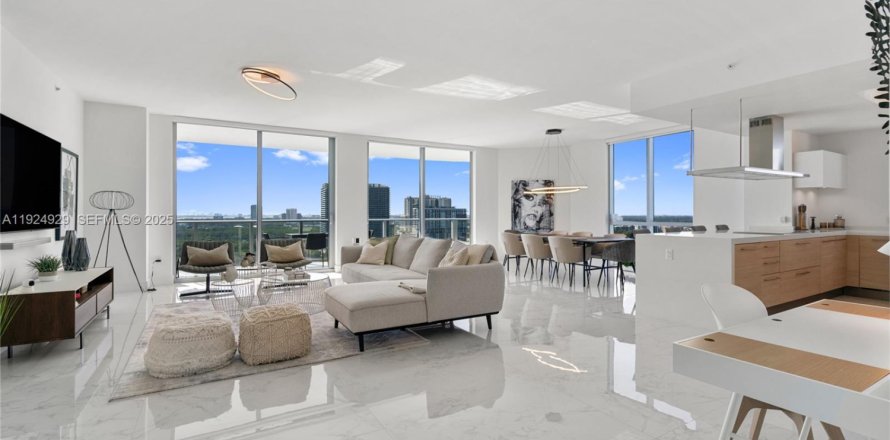 Condo in North Miami Beach, Florida, 2 bedrooms  № 2037732