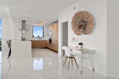 Condo in North Miami Beach, Florida, 2 bedrooms  № 2037732 - photo 9
