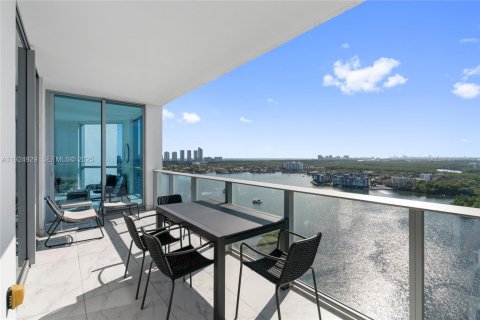 Condo in North Miami Beach, Florida, 2 bedrooms  № 2037732 - photo 2