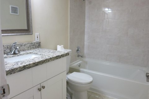 Copropriété à vendre à Miami, Floride: 3 chambres, 123.56 m2 № 1949288 - photo 17