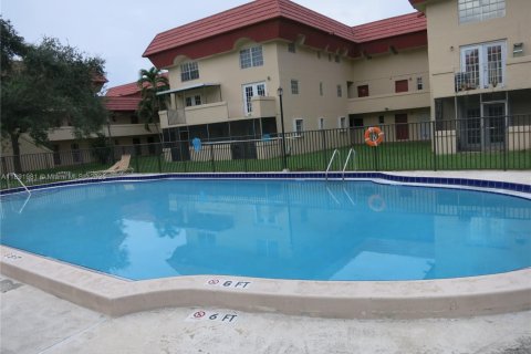 Copropriété à vendre à Miami, Floride: 3 chambres, 123.56 m2 № 1949288 - photo 1