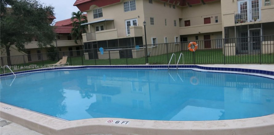 Condo à Miami, Floride, 3 chambres  № 1949288