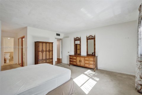 Condo in Lauderhill, Florida, 1 bedroom  № 1992001 - photo 17