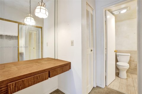 Condo in Lauderhill, Florida, 1 bedroom  № 1992001 - photo 19