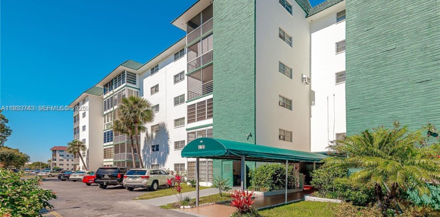 Condo in Lauderhill, Florida, 1 bedroom  № 1992001