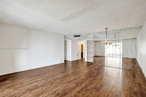 Condo in Lauderhill, Florida, 1 bedroom  № 1992001 - photo 10