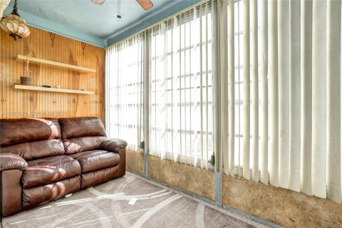 Condo in Lauderhill, Florida, 1 bedroom  № 1992001 - photo 11