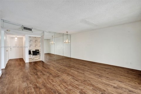 Condo in Lauderhill, Florida, 1 bedroom  № 1992001 - photo 8