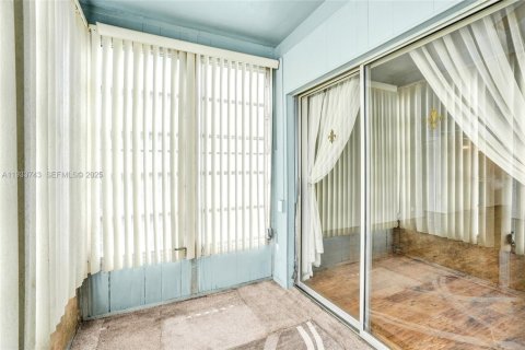 Condo in Lauderhill, Florida, 1 bedroom  № 1992001 - photo 14
