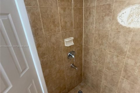 Снять в аренду кондоминиум в Хайалиа, Флорида 2 спальни, 78.32м2, № 2004321 - фото 24