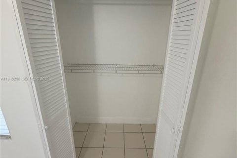 Снять в аренду кондоминиум в Хайалиа, Флорида 2 спальни, 78.32м2, № 2004321 - фото 17