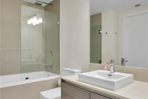 Снять в аренду кондоминиум в Майами, Флорида 3 спальни, 147.99м2, № 1963475 - фото 12