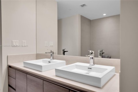 Снять в аренду кондоминиум в Майами, Флорида 3 спальни, 147.99м2, № 1963475 - фото 20