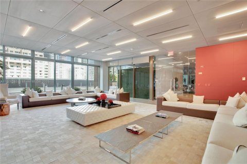 Снять в аренду кондоминиум в Майами, Флорида 3 спальни, 147.99м2, № 1963475 - фото 24