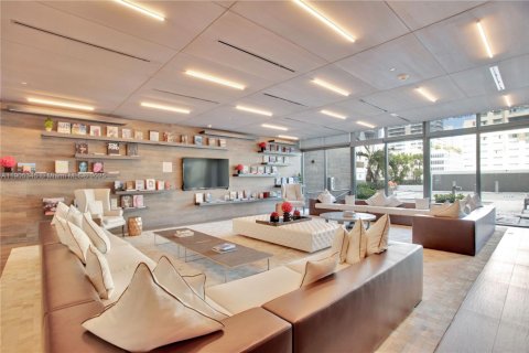 Снять в аренду кондоминиум в Майами, Флорида 3 спальни, 147.99м2, № 1963475 - фото 23