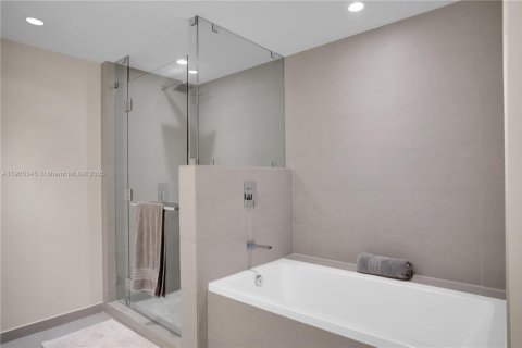 Снять в аренду кондоминиум в Майами, Флорида 3 спальни, 147.99м2, № 1963475 - фото 19