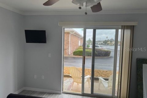 Condo in Saint Pete Beach, Florida, 1 bedroom  № 1690206 - photo 11