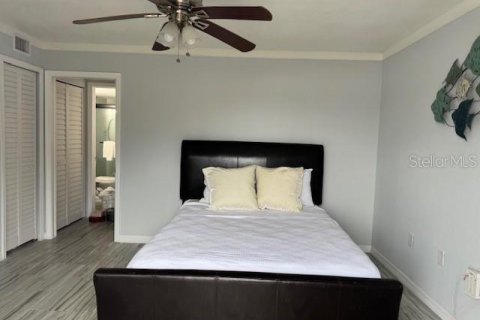 Condo in Saint Pete Beach, Florida, 1 bedroom  № 1690206 - photo 9