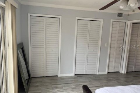 Condo in Saint Pete Beach, Florida, 1 bedroom  № 1690206 - photo 10