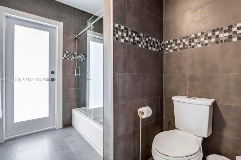 Villa ou maison à vendre à Pembroke Pines, Floride: 4 chambres, 256.41 m2 № 2025064 - photo 19